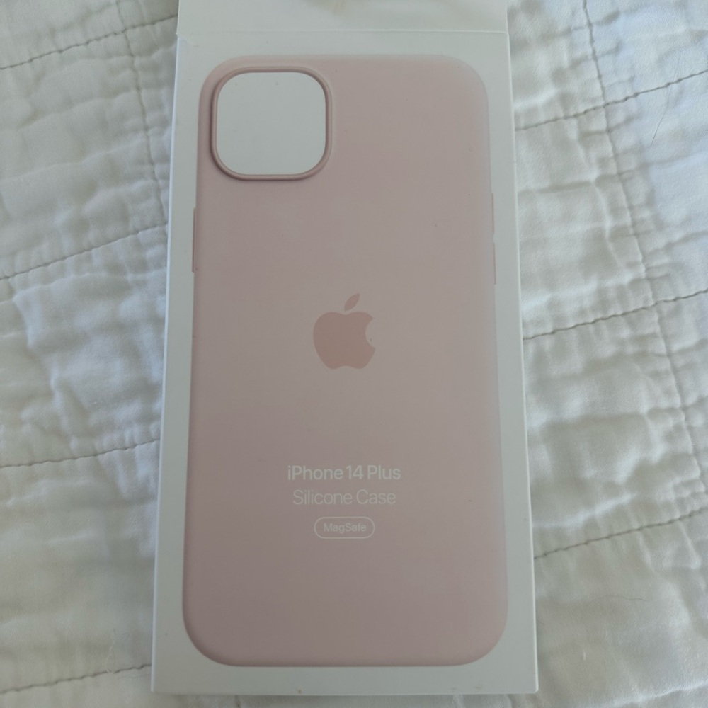 Apple iPhone 14 Plus Silicone Case - Soft Pink
